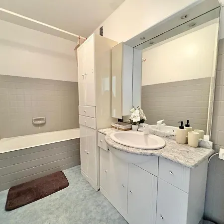T2 Avec Balcon, Arboree, Parking * Fréjus