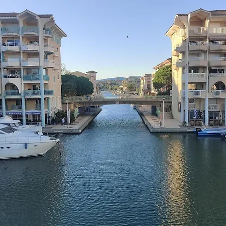 T2 Avec Balcon, Arboree, Parking Fréjus